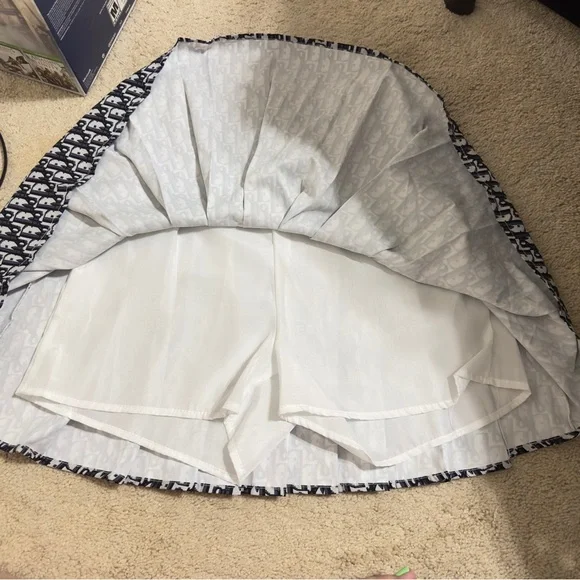 Sz L Pleated “Christian Dior” Skirt - Picture 7 of 10